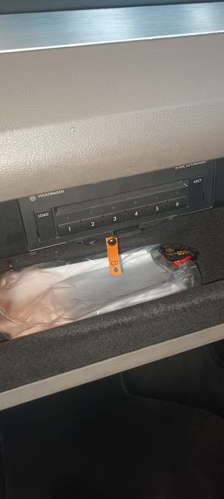 Vând Volkswagen Passat B6