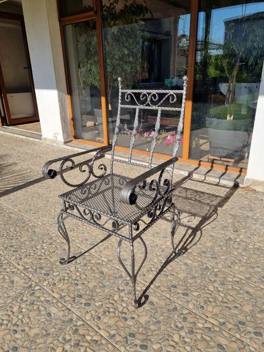 Комплект маса и столове