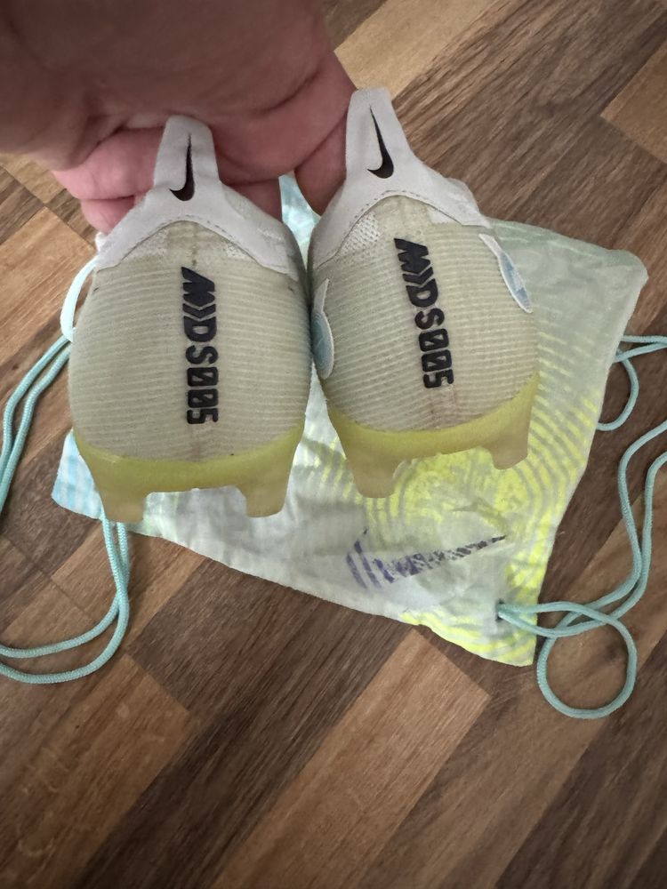 Футболни обувки NIKE 43 номер