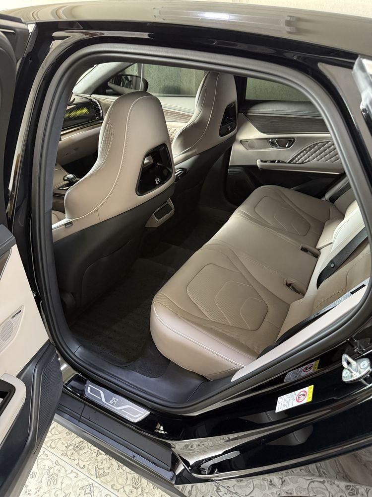BYD Han AWD 610 dual motor 3.9 sec Smart 2024/25 model