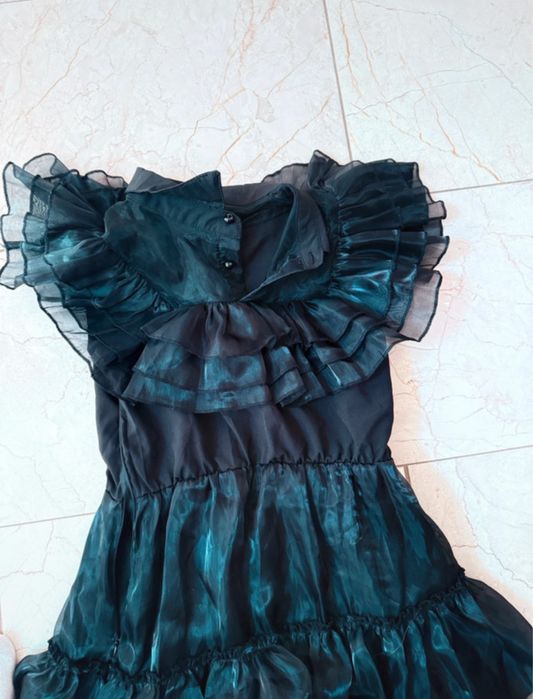 Rochie neagra S stil Wednesday. Nepurtata