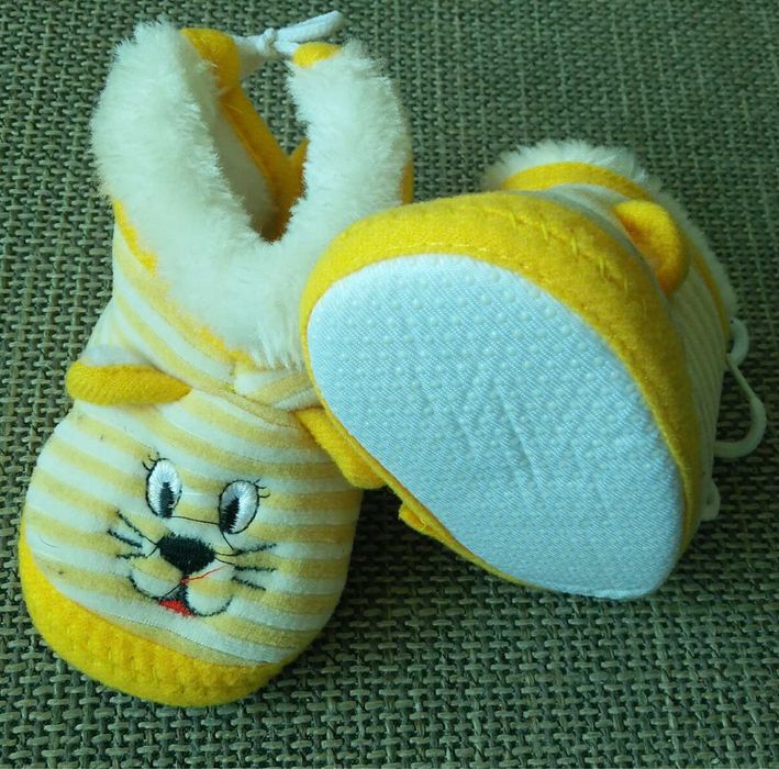 Лот бебешки обувки за момиче, възраст 2-3 месеца