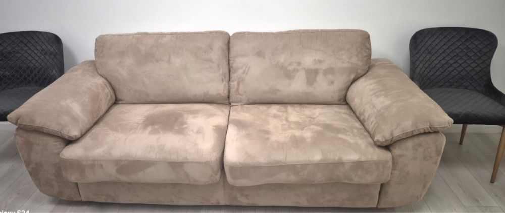 Vand masa living extensibila si canapea extensibila