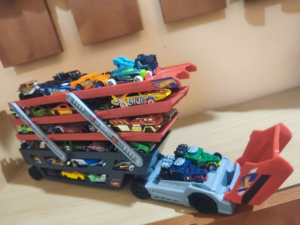 Hot Wheels камион-Автовоз