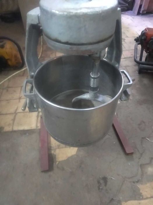 Миксер, мешалка для пищевых продуктов, емкость 30 л.