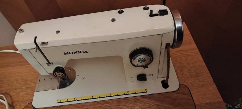 Mașină cusut Monica