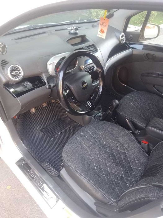 Mashina sotiladi Spark