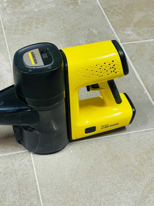 Aspirator vertical Karcher VC 6 Cordless OurFamily 250 W, duza LED