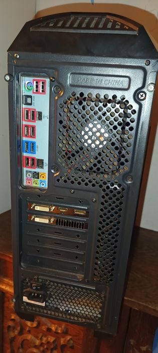 Calculator Gaming AMD FX-8350, 8 Core, 8GB RAM, Placă Video Dedicată