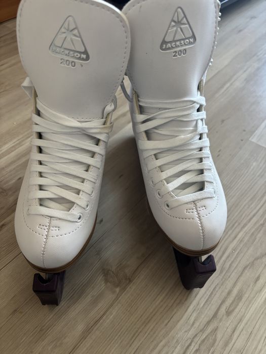 Patine artistice Jackson marime 9 1/3  -35- Noi