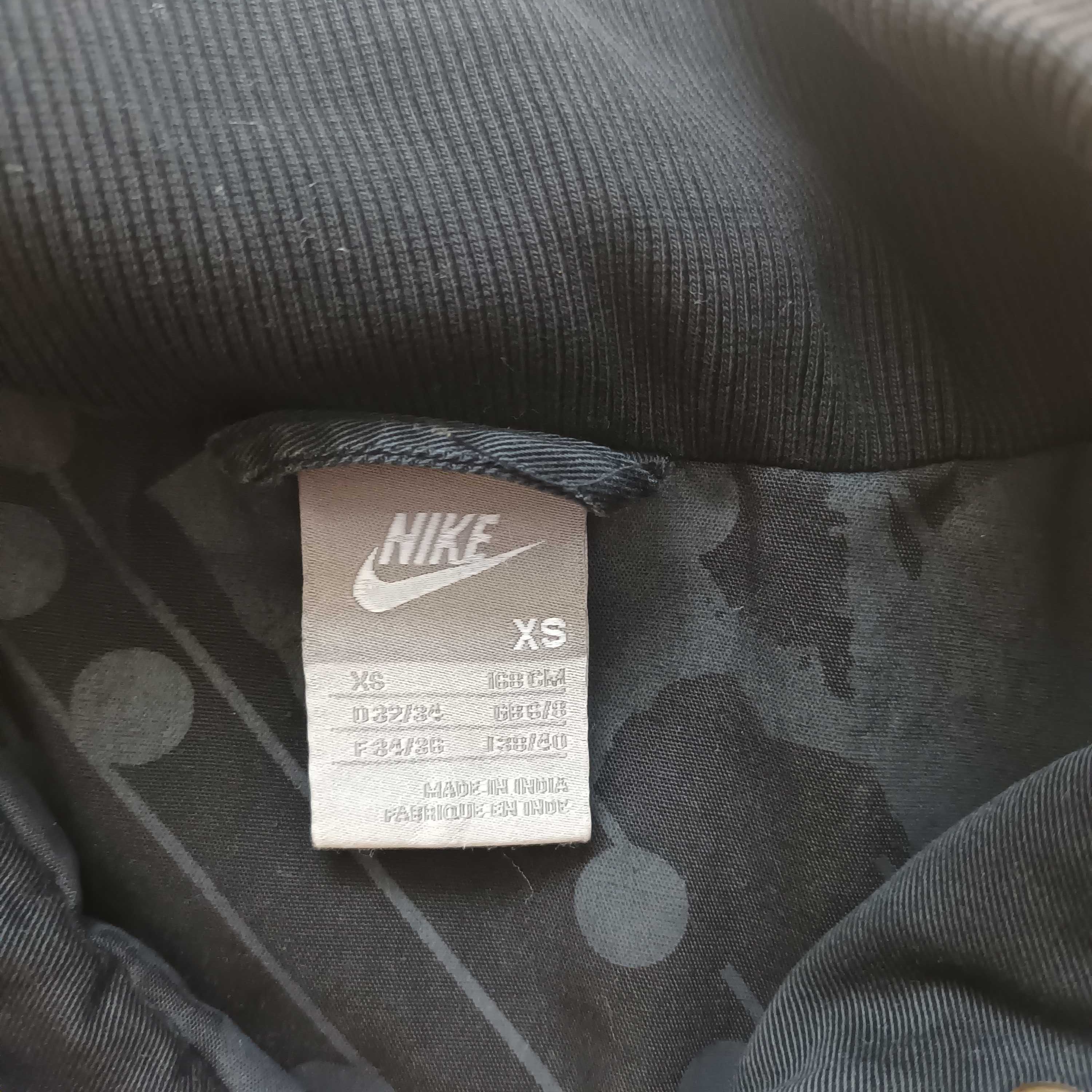 Черно пролетно яке Nike