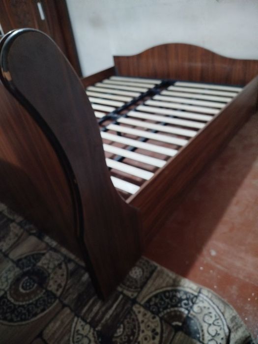 Spalniy bez matras sotiladi
