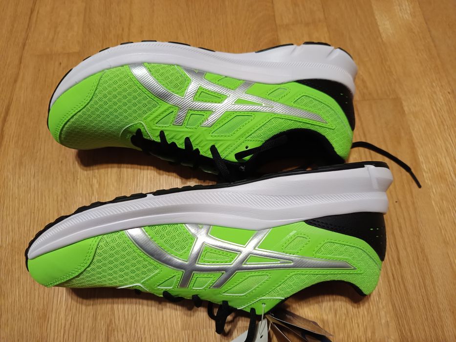 ASICS Jolt 3      .