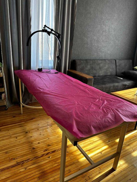 Кушетка и лампа продается для мастера красоты