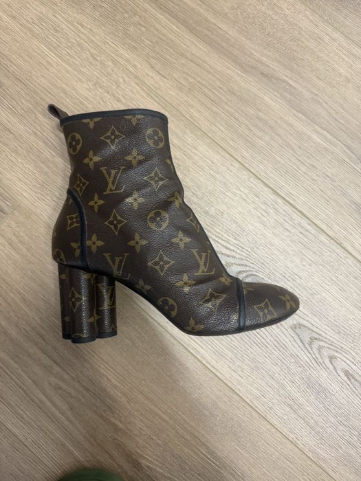 Оригинални боти LOUIS VUITTON номер 38