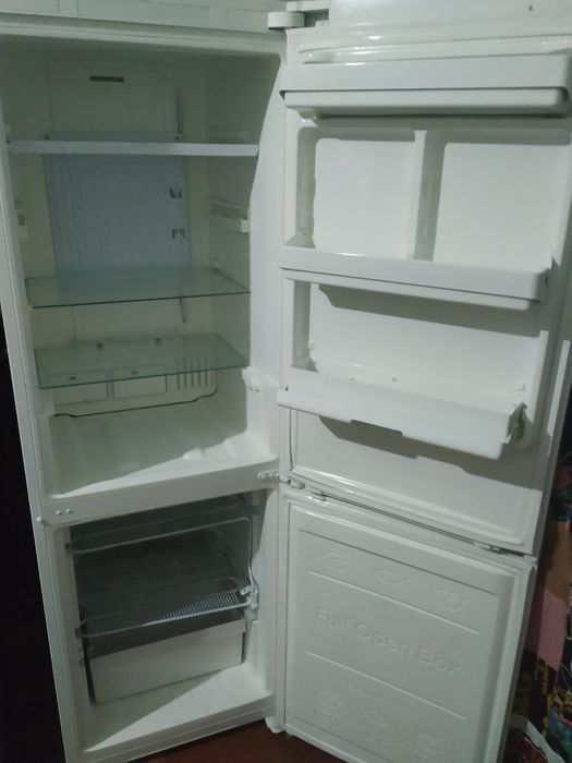 Холодильник сотилади