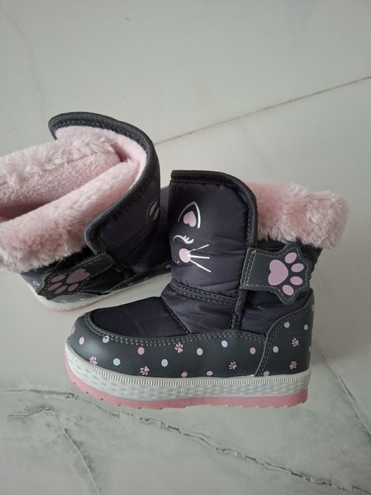 De vânzare ,cizmulițe pt fetite,,nr 24,,  50  leilei