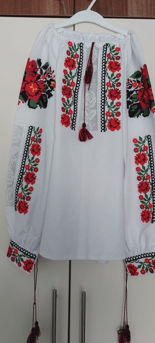 Vand ie pentru femei cusuta manual