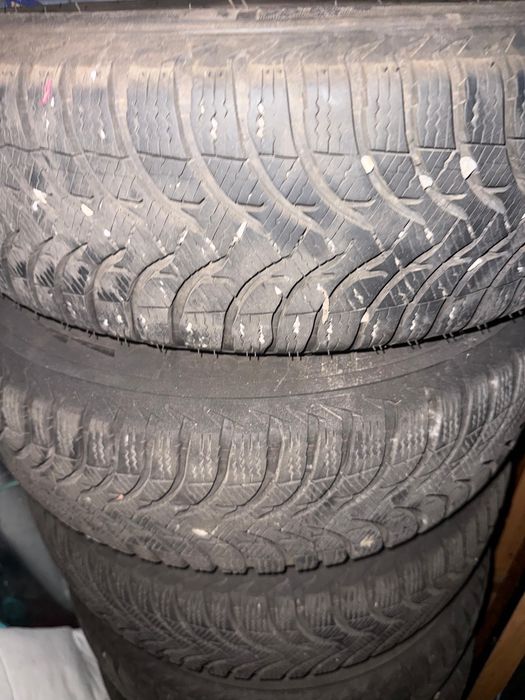 Vând cauciucuri de iarnă ranforsate Michelin