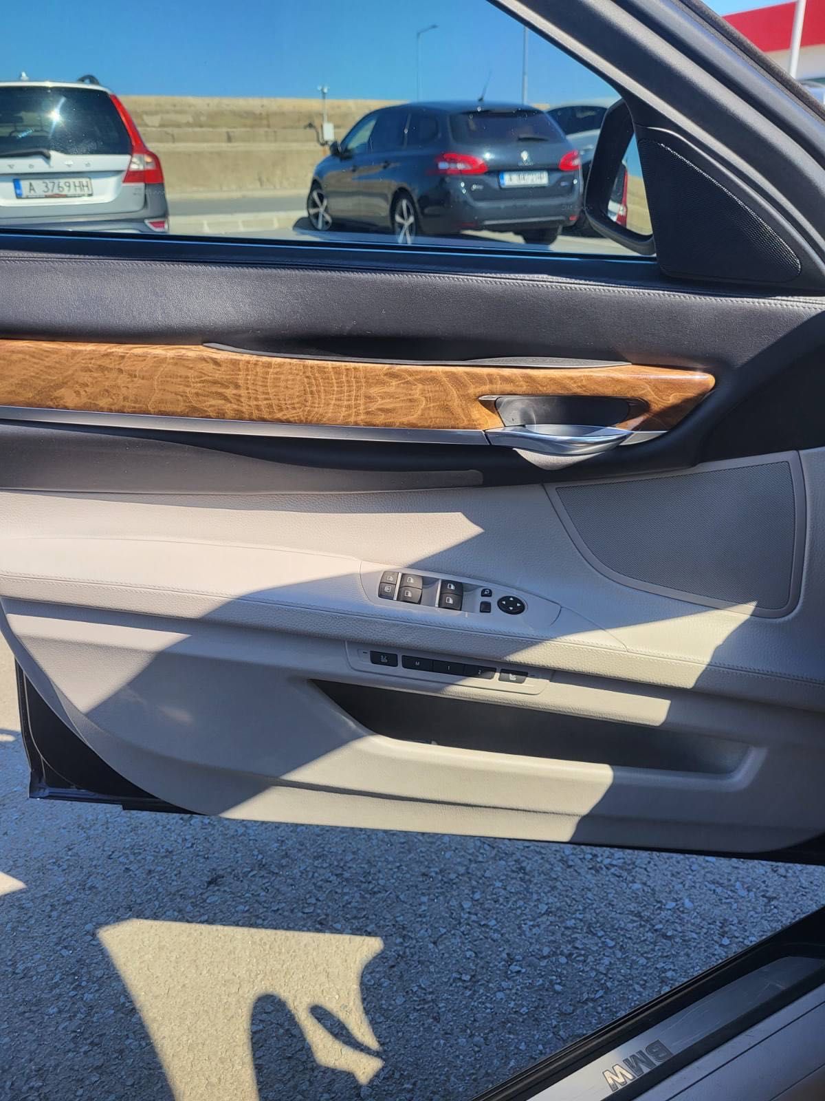 BMW 730 long/ full / TV / hand up display / soft close/ massage