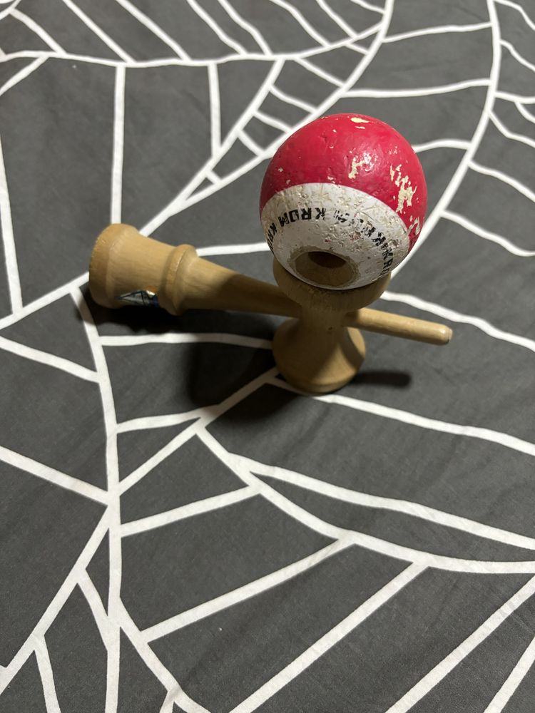 Kendama krom pop red