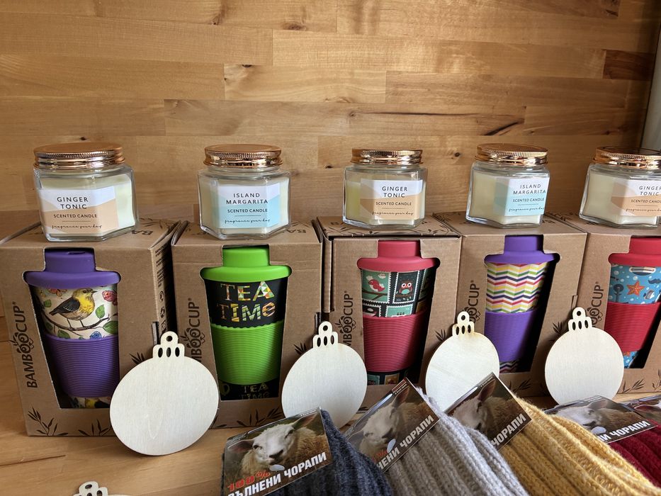 Коледни персонализирани кутии -чорапи , играчки за елха, чаша и др