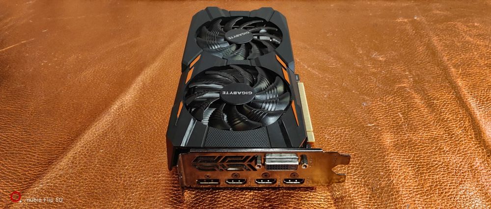 Placa Video Asus Rog Strix  RX 570 4 GB 192 bit