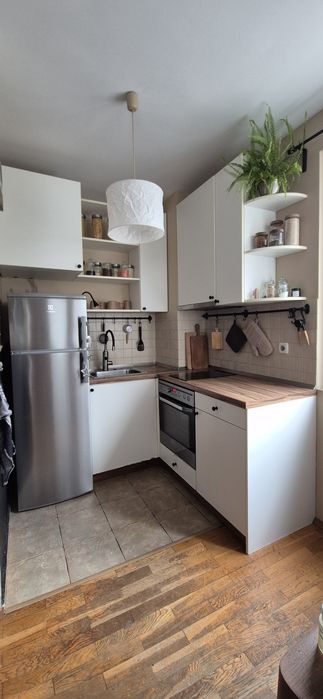 Кухня с мивка , котлони и аспиратор