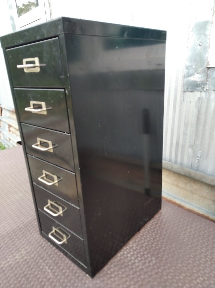 Метален шкаф с 6 чекмеджета