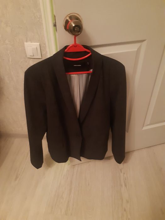 Продаются брендовые пиджаки и платья