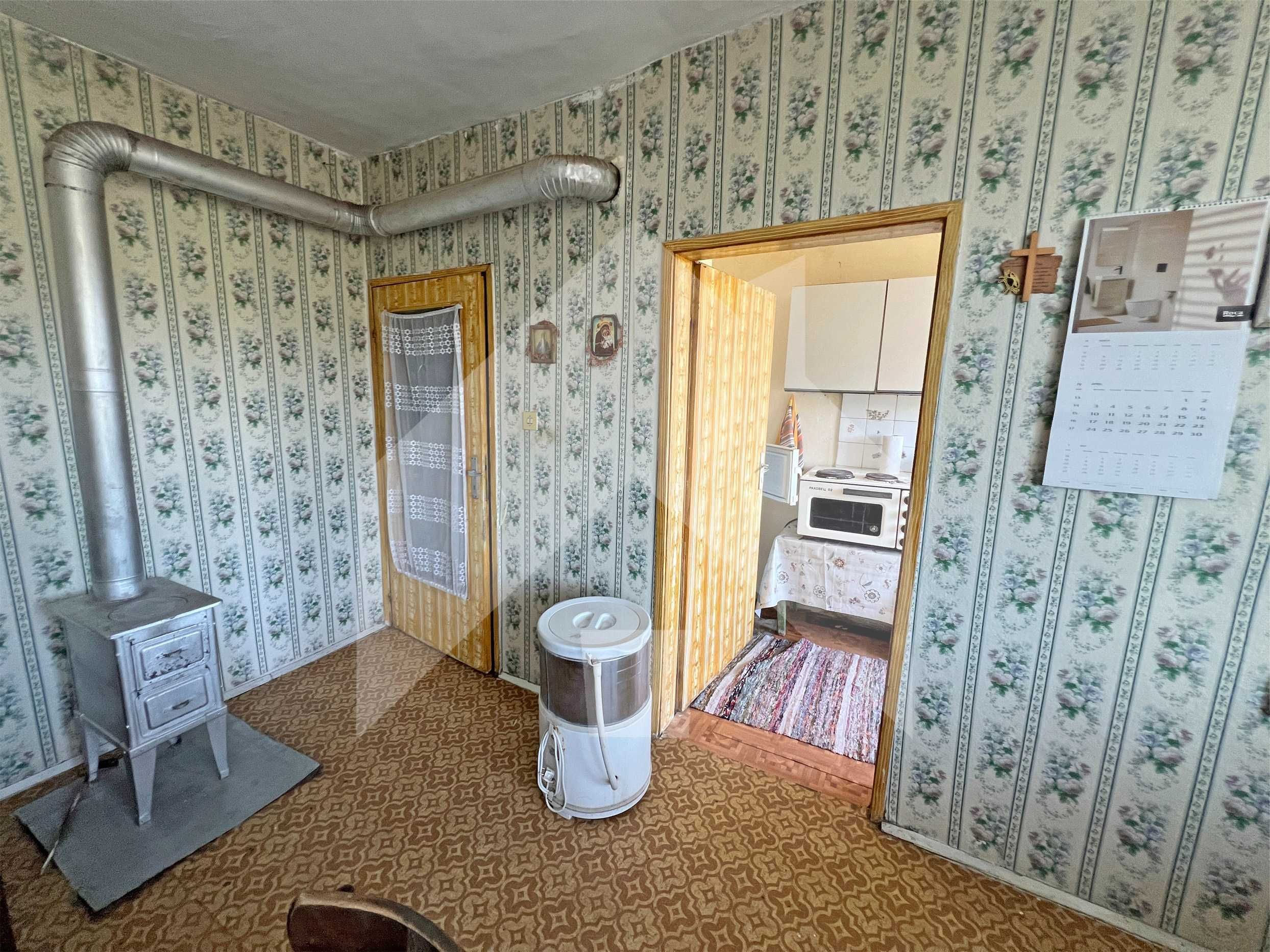 Продава се апартамент (2+1) в гр. Каспичан. Среден етаж! Тухла