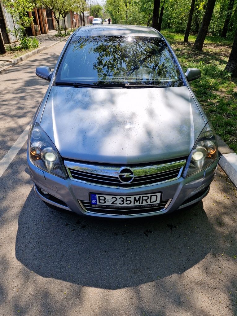 Vând Opel Astra H Sedan