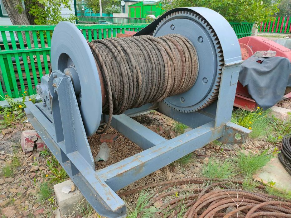 Продам тяговую Лебедка
