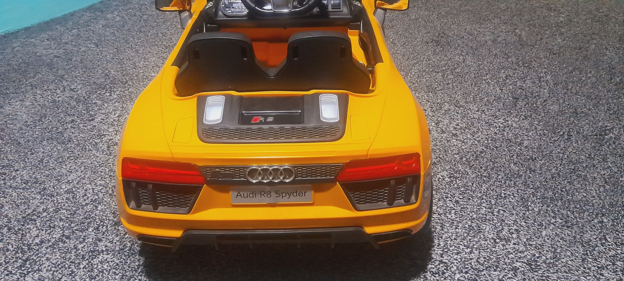 Детский електромобил AUDI R8