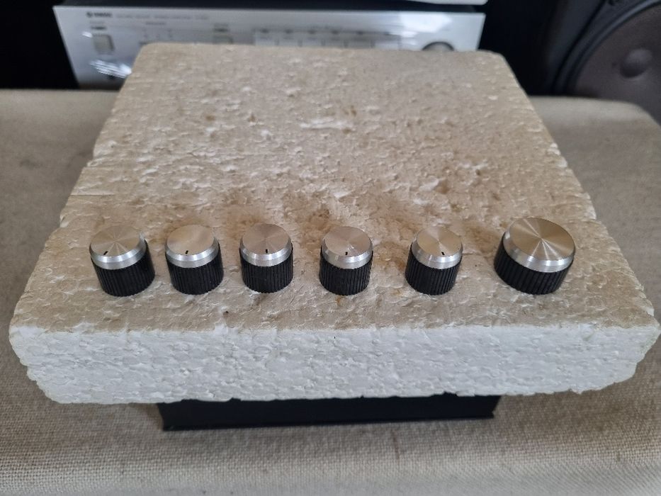 Set Butoane Amp Monarch. Pt ax striatii 6 mm. Impecabile.