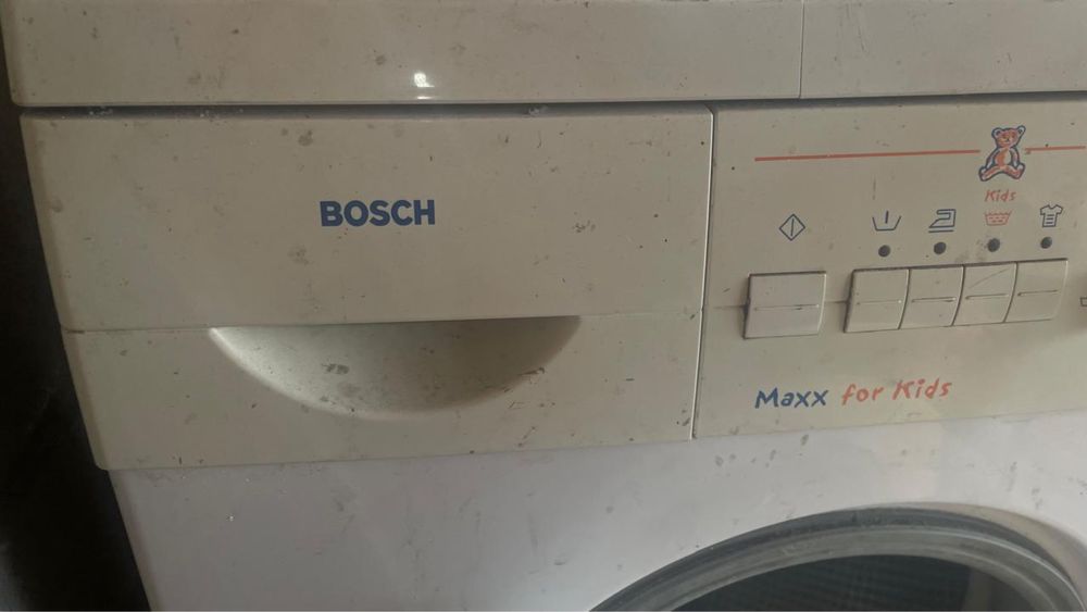 Стиральная машина Bosch -работает . На запчасти