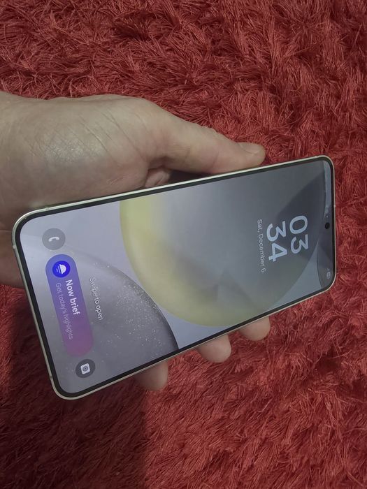 -Samsung S24, Silver, 128Gb, 8Ram, doar telefonul, nici un semn de uzu