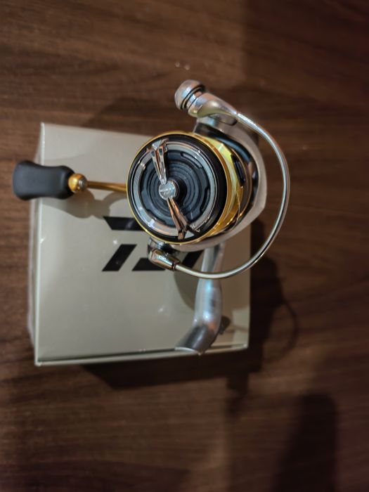 Vând Mulineta Daiwa 18 Freams LT 2500