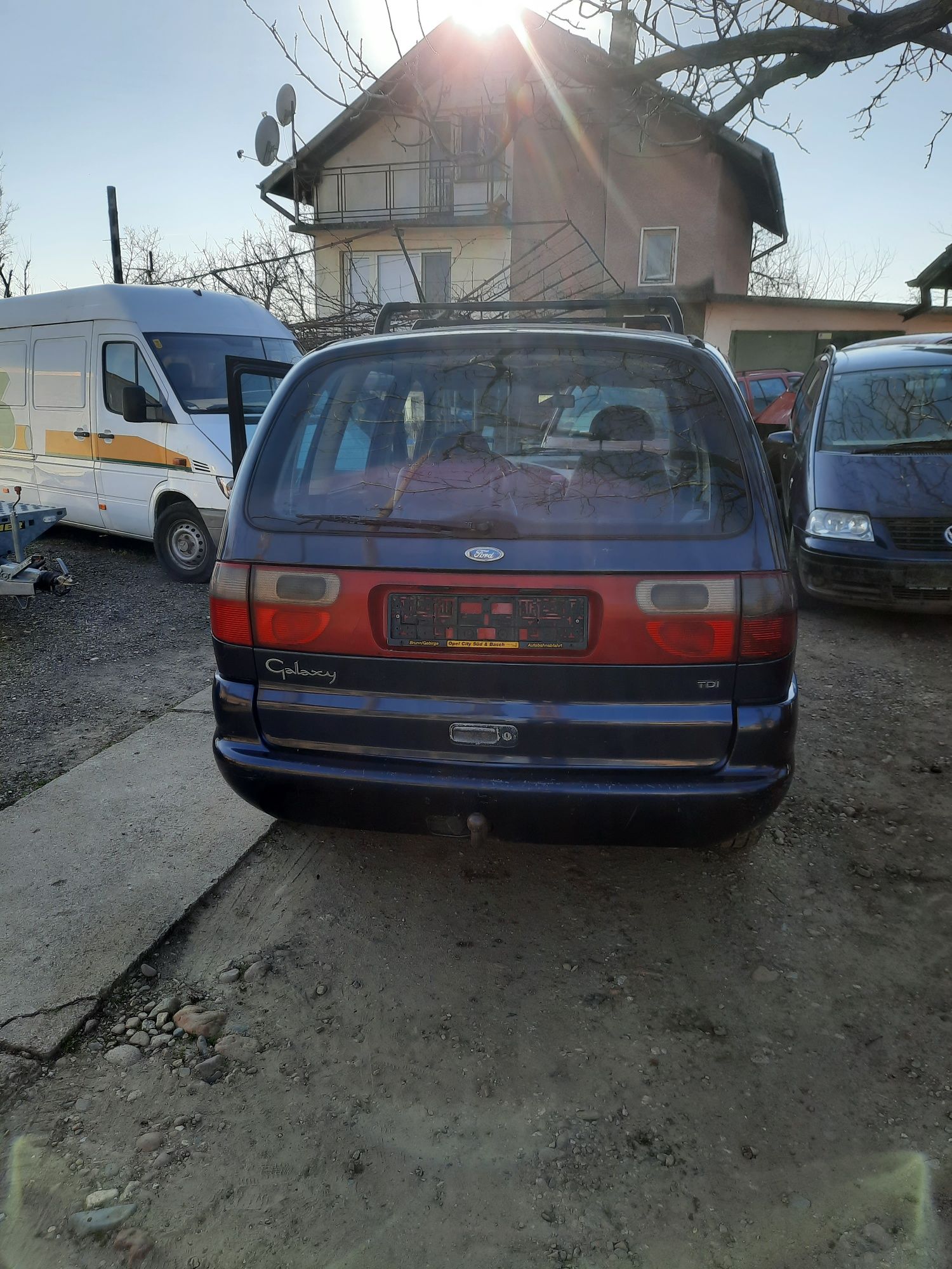 VW Sharan на части