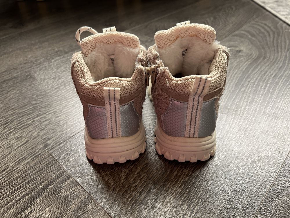 Ghete piele Zara, EUR 23