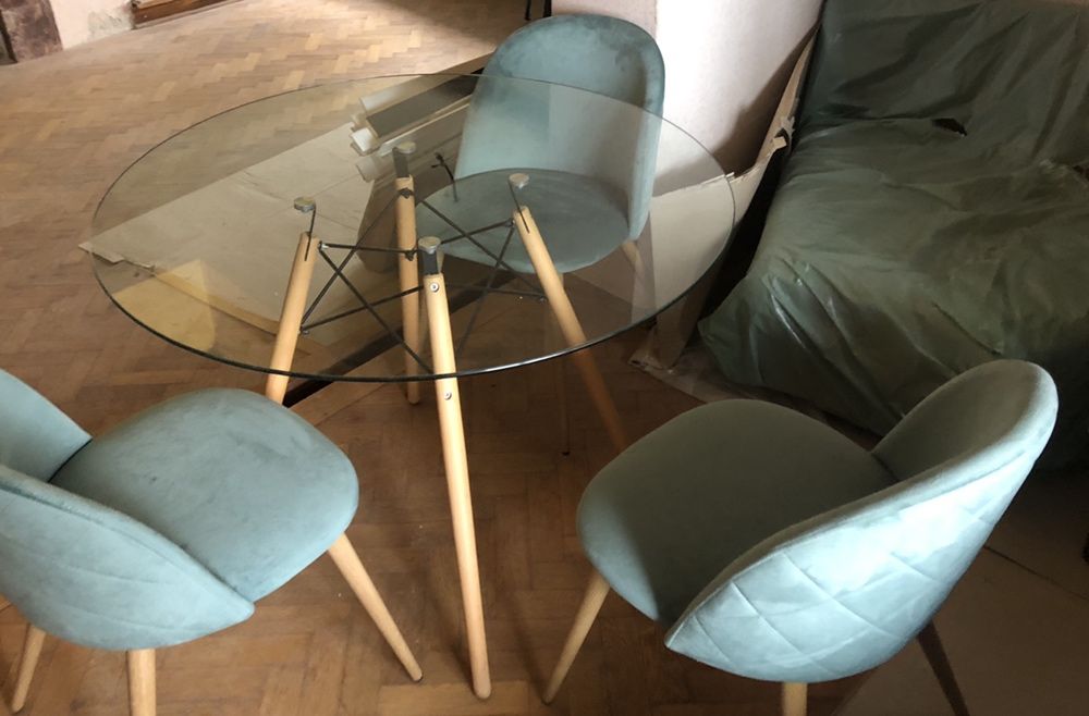 Scaune plușate tapisate