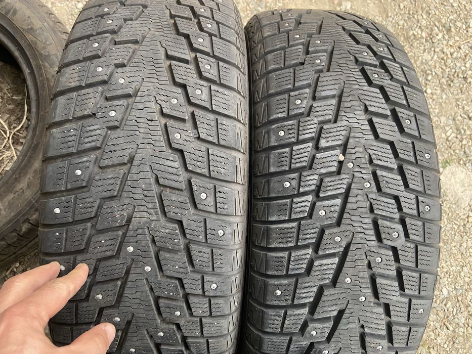 Пара зимние шипованные шины 215/60/17 215/60R17