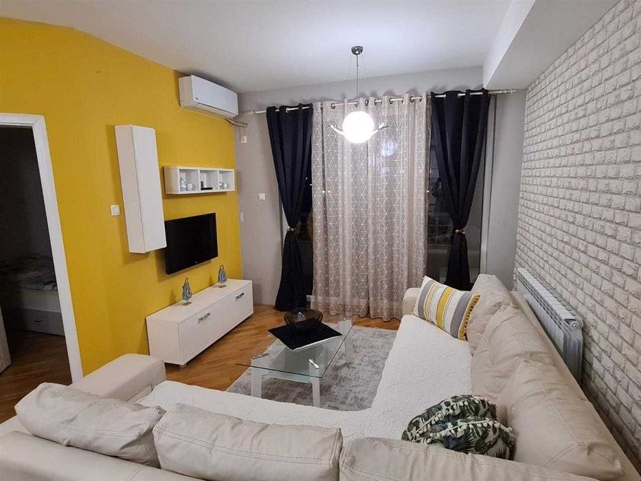 Дава се под наем Двустаен апартамент в Бургас, Зорница - 53 кв.м за 204 € - Снимка #1