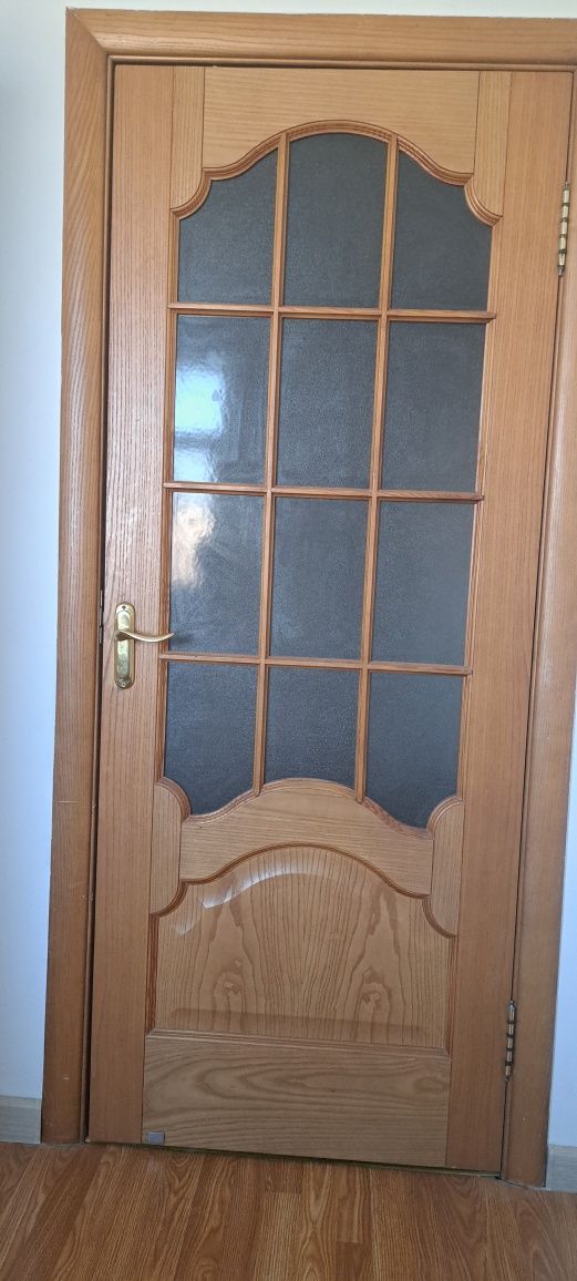 Продам двери с коробкой