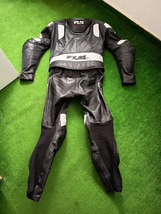 Echipament moto.Casca+intercom,costum din 2 piese+geanta picior cizme