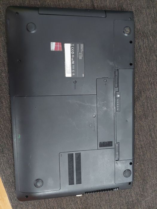 Vând laptop pentru piese