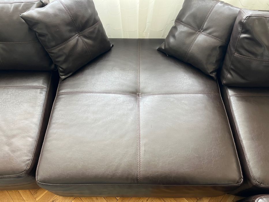 Кафяв, кожен диван