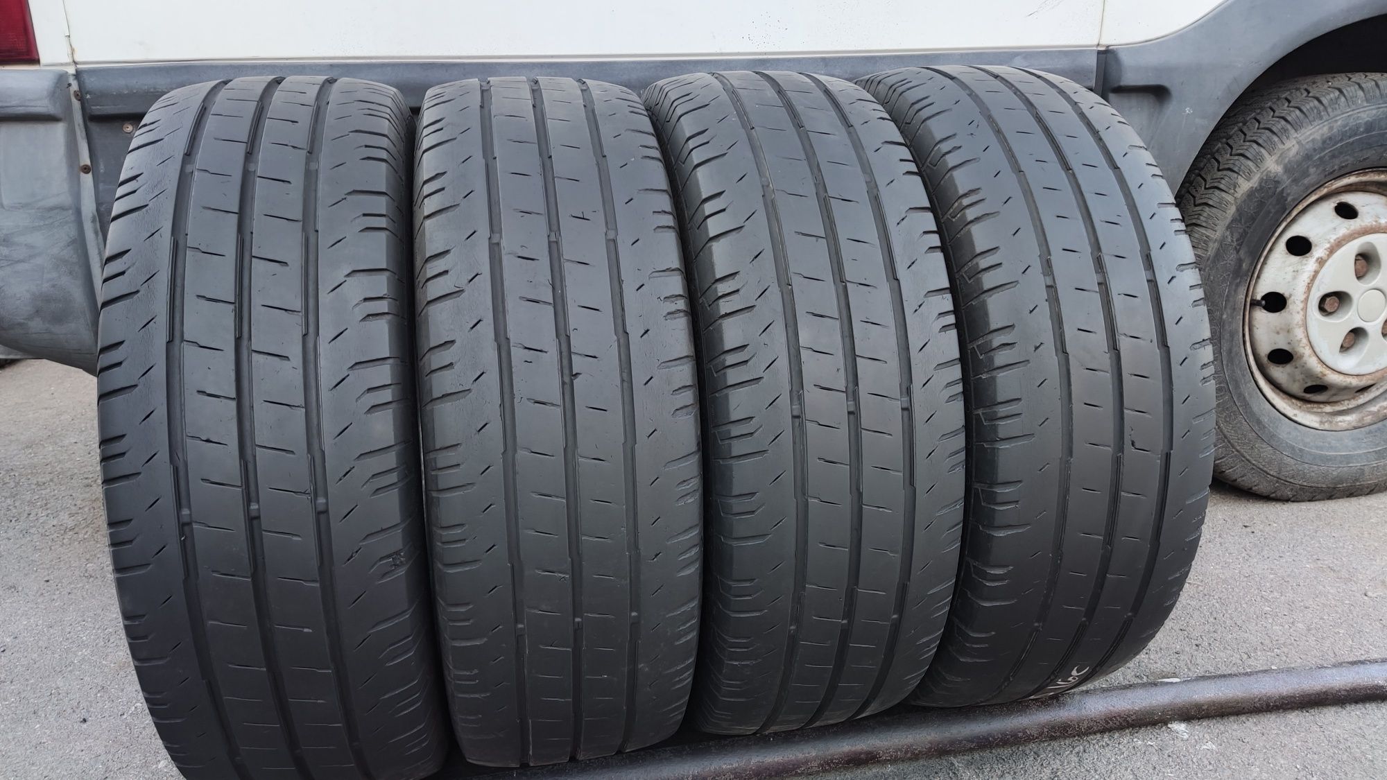 4бр. летни бусови гуми 215/65/16C , Continental Van Contact 200
dot21