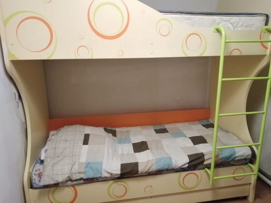 Двух ярусная кравать детскии