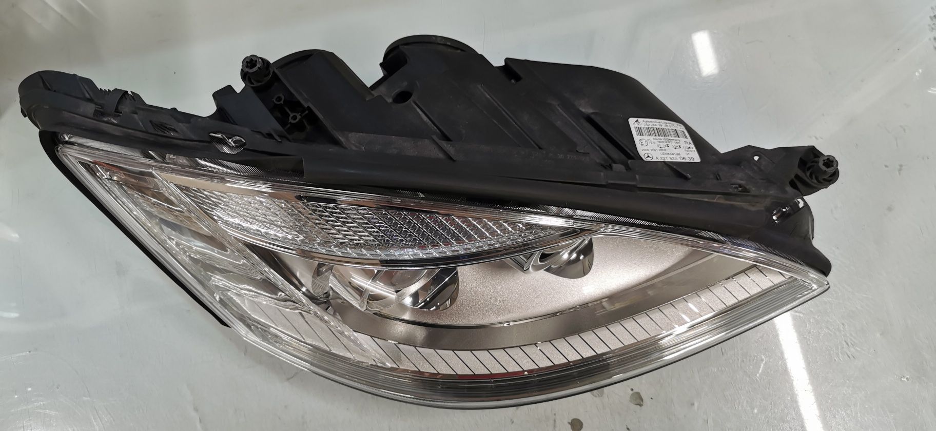 Десн фар Mercedes W221 Face bixenon + night vision